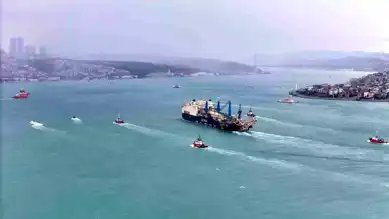 Castorone, Boğaz'ı Geçti!