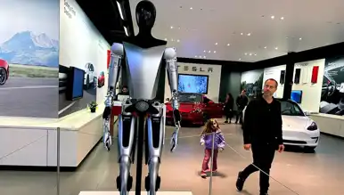 Tesla'nın Optimus Robotu Ev İşlerinde!