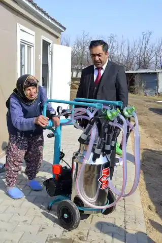 80 Yaşındaki Çiftçiye Bakan'dan Hediye: Süt Sağım Makinesi