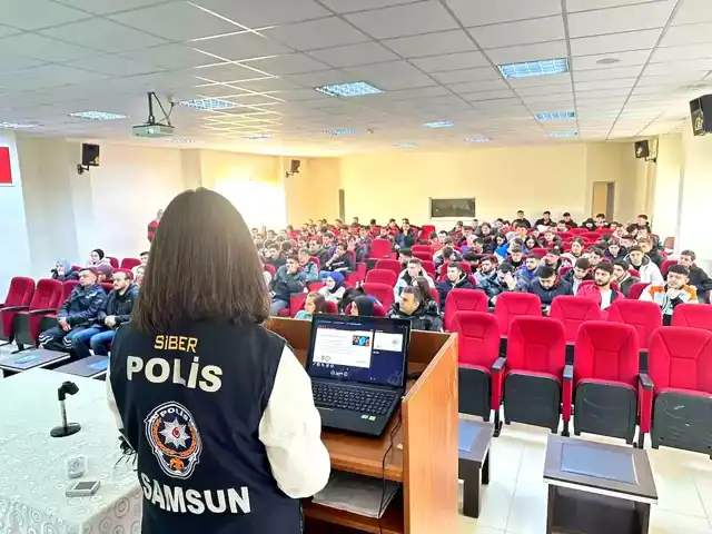 Samsun Kavak'ta Öğrencilere Siber Güvenlik Eğitimi