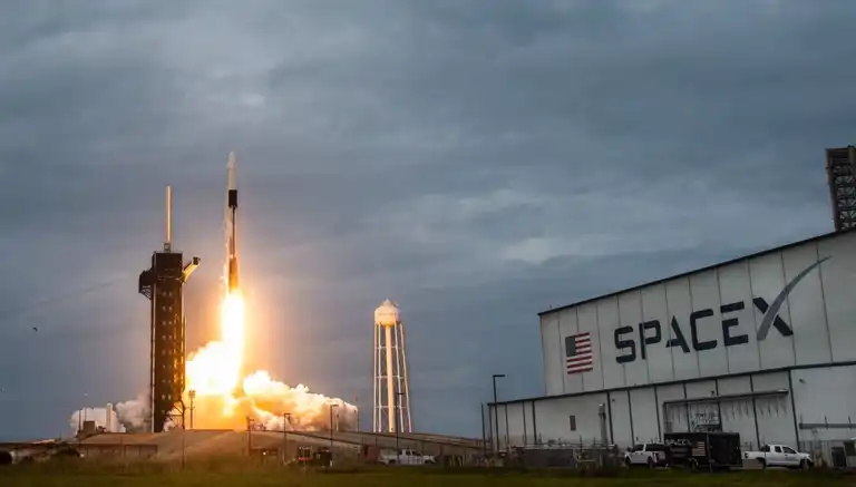 SpaceX, Yeni Bir Uydu Partisi Fırlatıyor